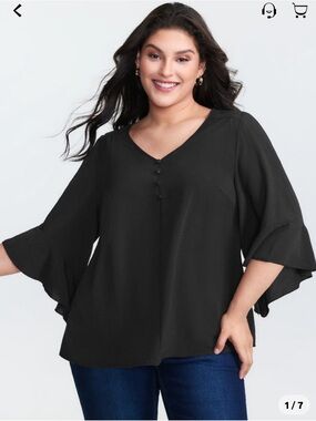 BloomChic Black polyester V-Neck blouse NWT Size 1X 14/16